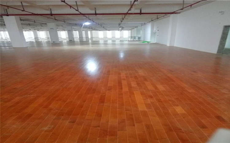 拼接板排球館木地板價(jià)格是多少錢(qián)？