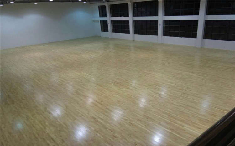 羽毛球館地板炎天安裝注重事項