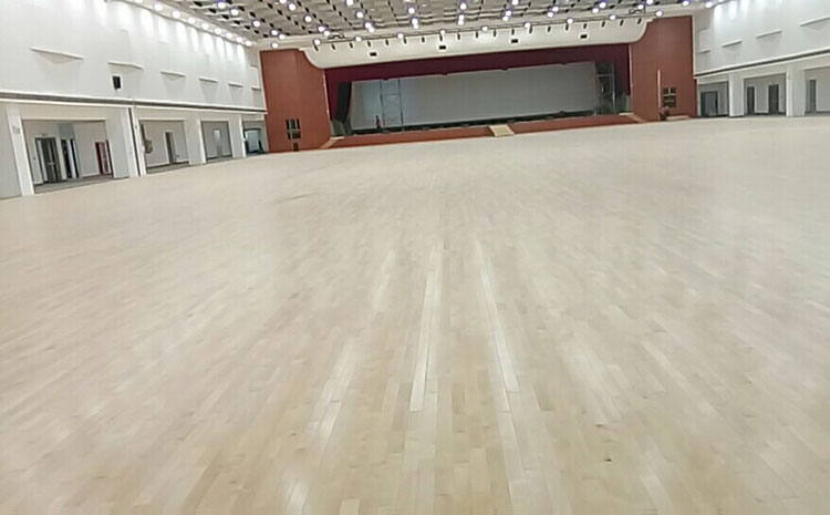羽毛球館運動(dòng)木地板的好壞可以從外觀(guān)判斷嗎？