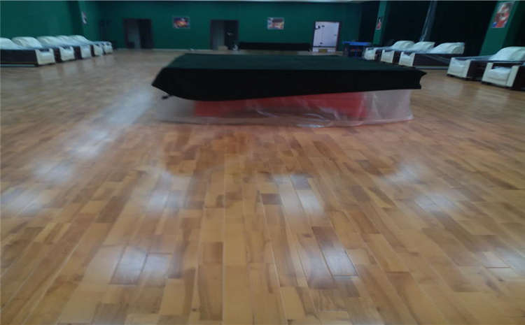 常用的運動(dòng)木地板多少錢(qián)合適