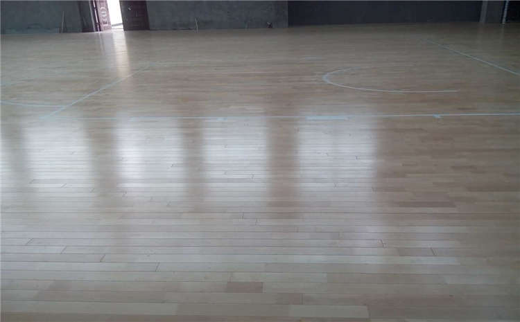 22厚木地板籃球館多少錢(qián)一平米？