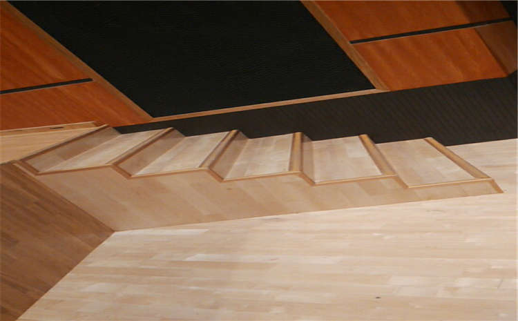 松木羽毛球館木地板報價(jià)