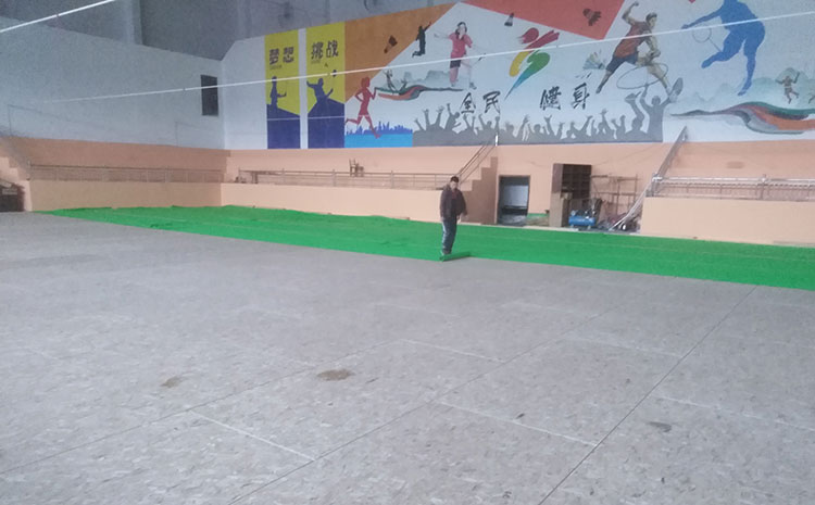 如何通過(guò)證書(shū)來(lái)辨別籃球館運動(dòng)木地板質(zhì)量的好壞？