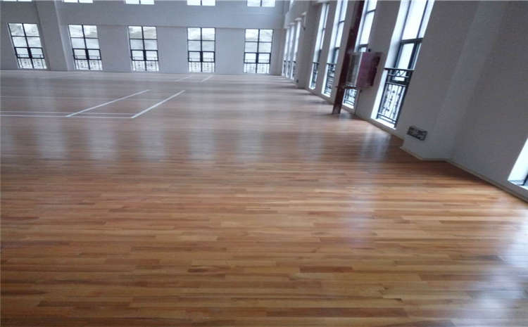 柞木體育木地板多少錢(qián)