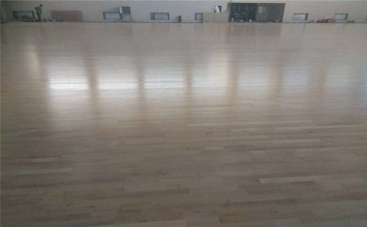 貴州楓木運動(dòng)木地板怎么安裝