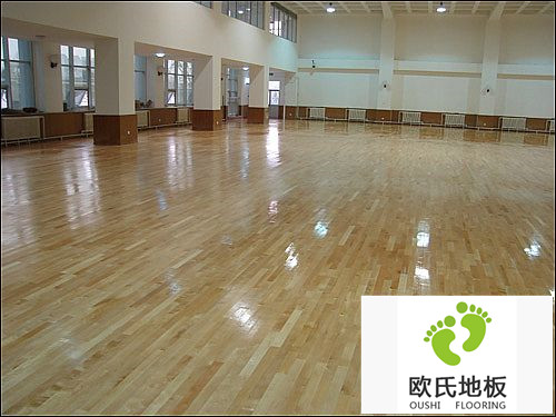 運動(dòng)木地板表面變色現象