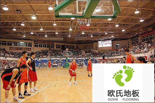 運動(dòng)木地板的專(zhuān)業(yè)屬性高于塑膠地板