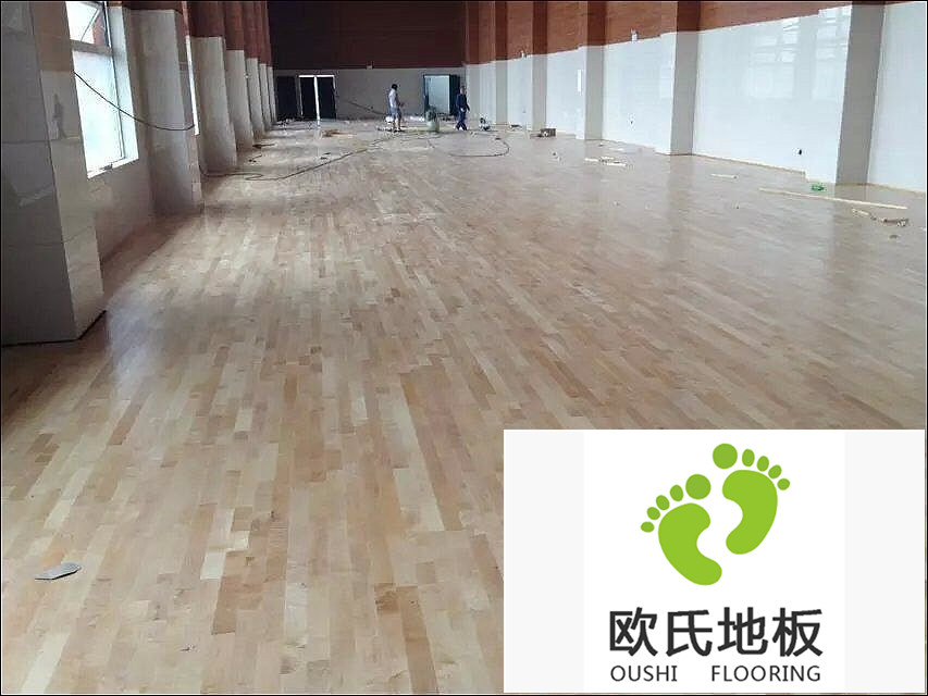 選購實(shí)木運動(dòng)地板時(shí)應注意些什么？