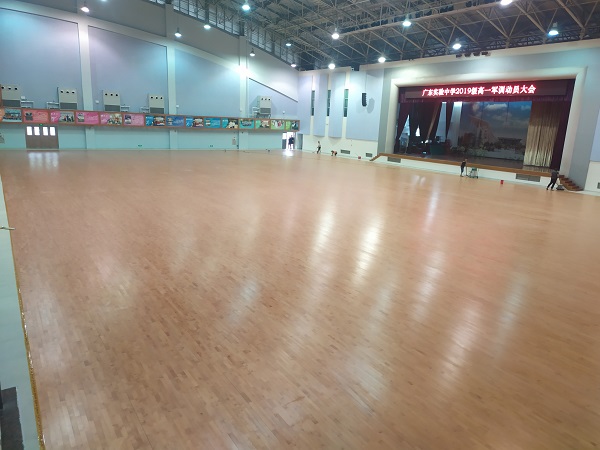 廣東實(shí)驗中學(xué)楓木雙層龍骨木地板施工案例